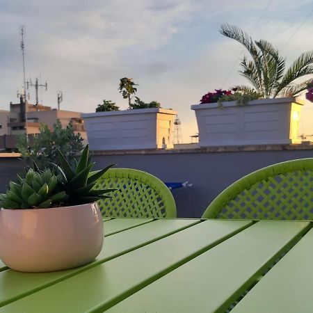 Attico Con Terrazza A Bari Apartment Luaran gambar