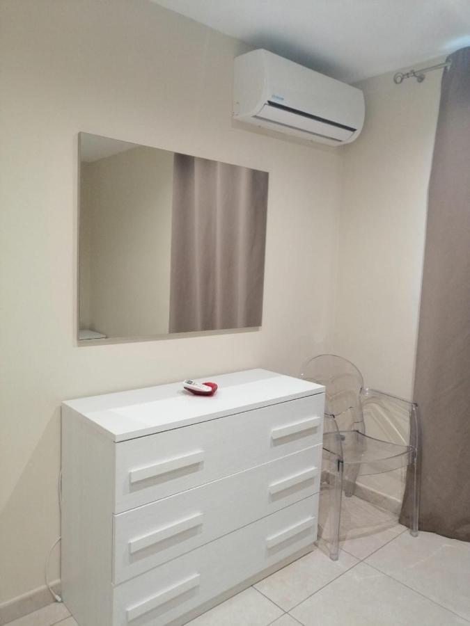 Attico Con Terrazza A Bari Apartment Luaran gambar