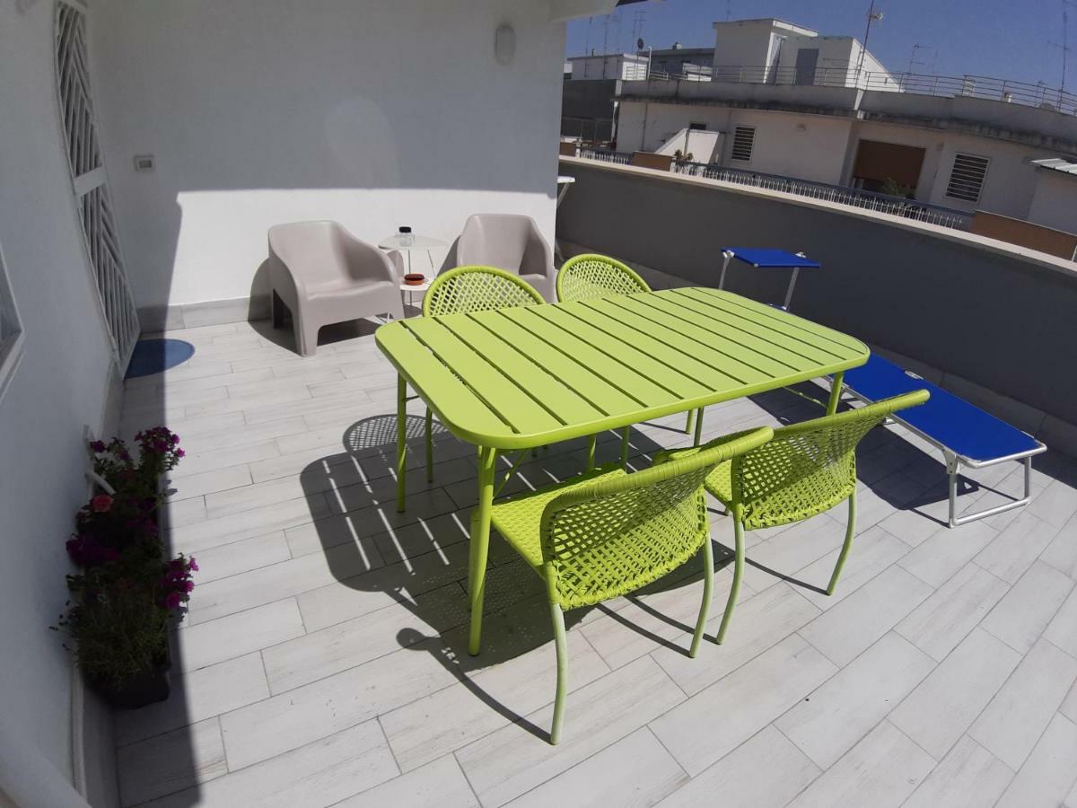 Attico Con Terrazza A Bari Apartment Luaran gambar