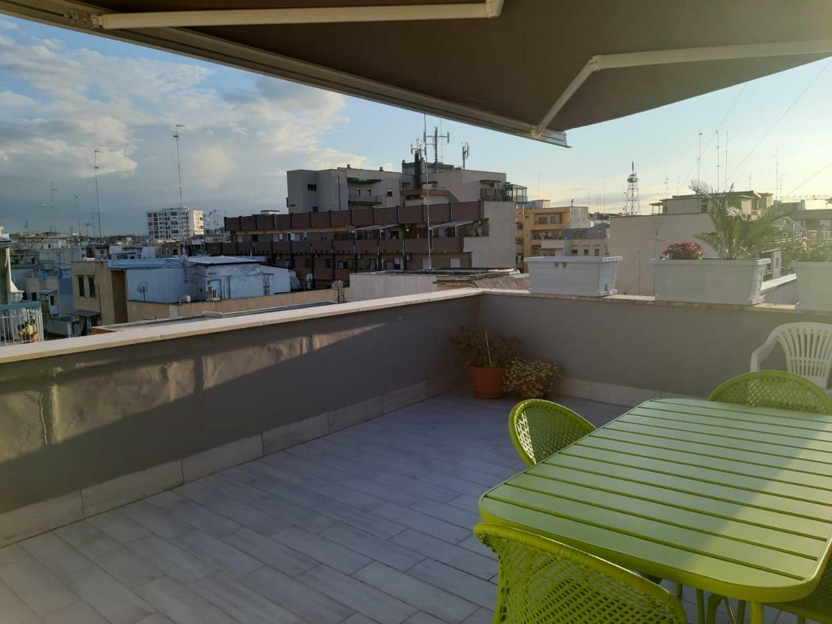 Attico Con Terrazza A Bari Apartment Luaran gambar